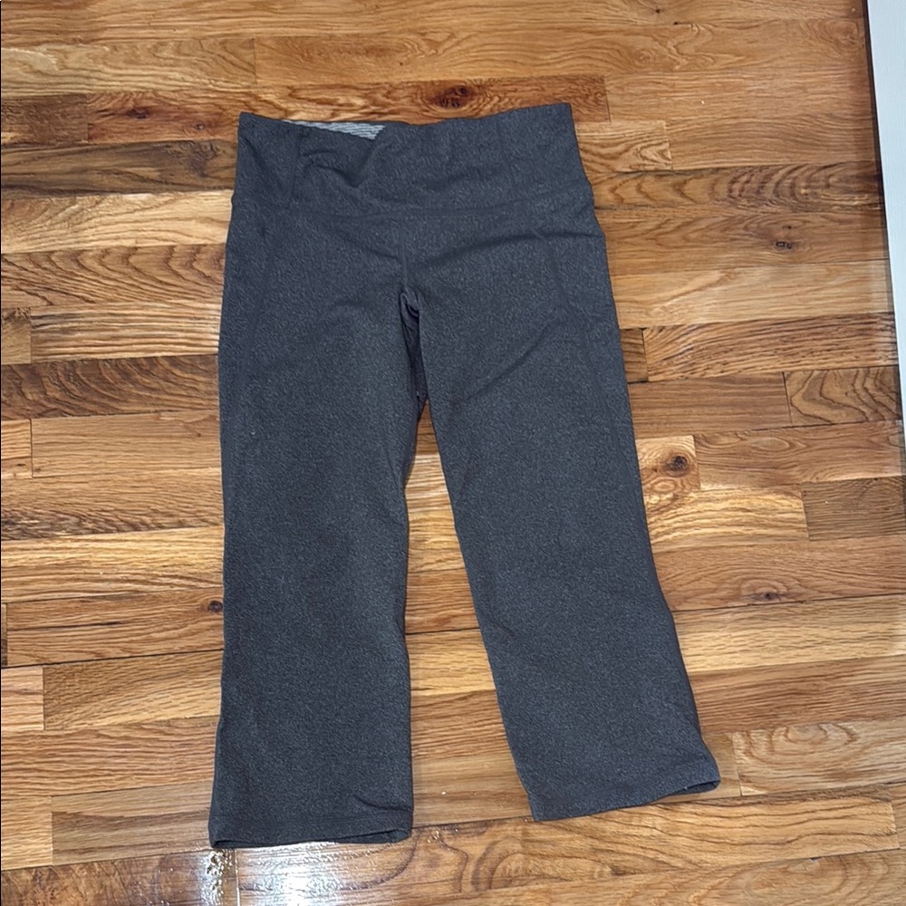 Lululemon capri back kick flare leggings in pebble grey, excellent condition.